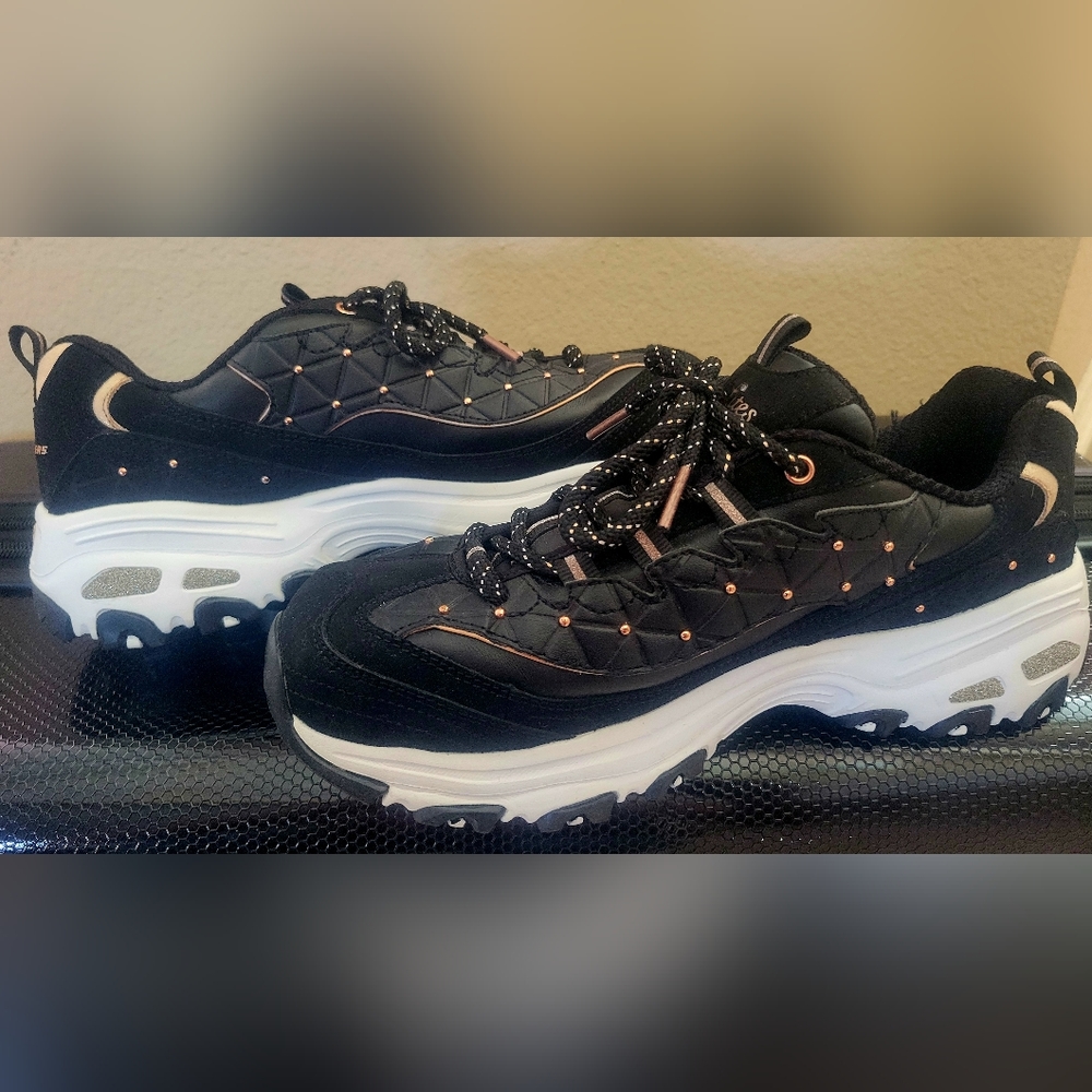 SKECHERS D' Lites Womans sz 9.5US